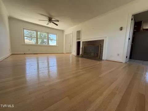 Living - 507 E Sevier Heights Greeneville Tn 37745, Greeneville, TN 37745 photo 5 of 6