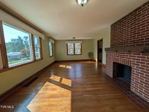 Living - 235 SE Glade Street Wise Va 24293, Wise, VA 24293 photo 2 of 4