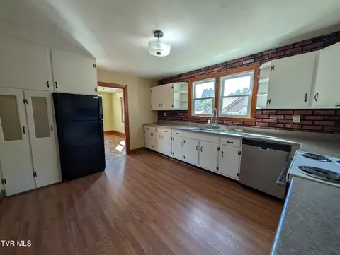 Kitchen - 235 SE Glade Street Wise Va 24293, Wise, VA 24293 photo 3 of 3