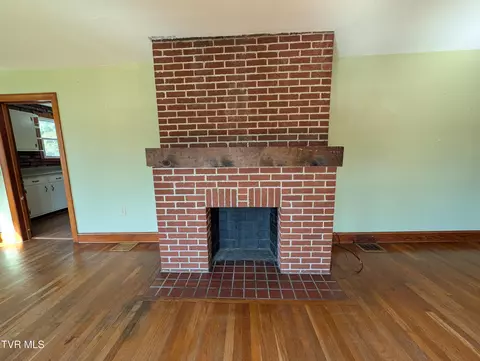 Living - 235 SE Glade Street Wise Va 24293, Wise, VA 24293 photo 3 of 4