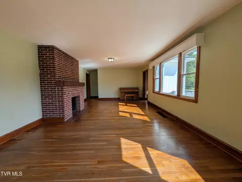 Living - 235 SE Glade Street Wise Va 24293, Wise, VA 24293 photo 4 of 4