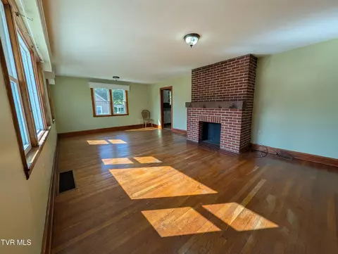 Living - 235 SE Glade Street Wise Va 24293, Wise, VA 24293 photo 1 of 4