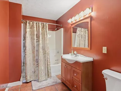 Bath - 7531 W Pierce Drive Talbott Tn 37877, Talbott, TN 37877 photo 4 of 5