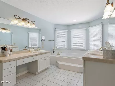 Bath - 7531 W Pierce Drive Talbott Tn 37877, Talbott, TN 37877 photo 2 of 5