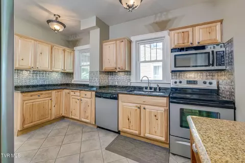 Kitchen - 206 E 9th Avenue Johnson City Tn 37601, Johnson City, TN 37601 photo 4 of 4