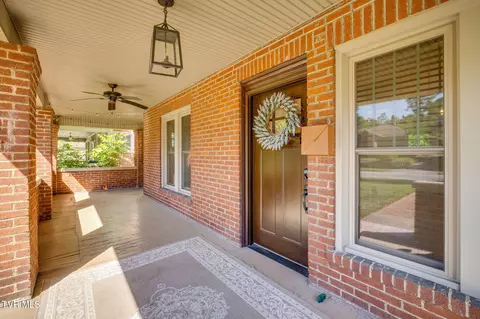 Exterior - 206 E 9th Avenue Johnson City Tn 37601, Johnson City, TN 37601 photo 6 of 7