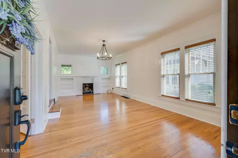 Living - 206 E 9th Avenue Johnson City Tn 37601, Johnson City, TN 37601 photo 1 of 3