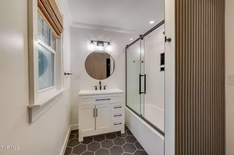 Bath - 206 E 9th Avenue Johnson City Tn 37601, Johnson City, TN 37601 photo 1 of 1
