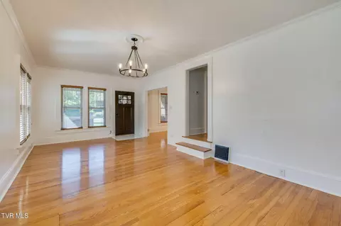 Living - 206 E 9th Avenue Johnson City Tn 37601, Johnson City, TN 37601 photo 3 of 3
