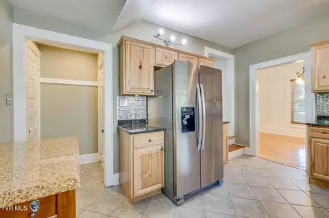 Kitchen - 206 E 9th Avenue Johnson City Tn 37601, Johnson City, TN 37601 photo 3 of 4