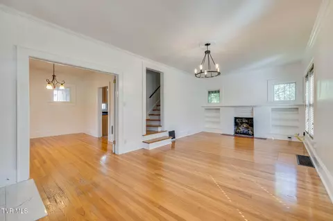 Living - 206 E 9th Avenue Johnson City Tn 37601, Johnson City, TN 37601 photo 2 of 3