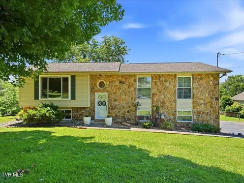 751 Crestview Circle Lenior City Tn 37772, Lenoir City, TN 37772