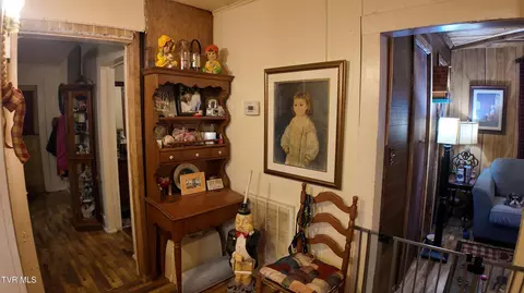 Entry Way - 651 Broyles Avenue Erwin Tn 37650, Erwin, TN 37650 photo 2 of 2