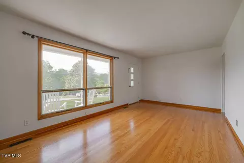 Living - 1710 Mcclellan Drive Johnson City Tn 37604, Johnson City, TN 37604 photo 3 of 3