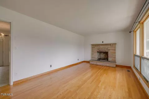 Living - 1710 Mcclellan Drive Johnson City Tn 37604, Johnson City, TN 37604 photo 1 of 3