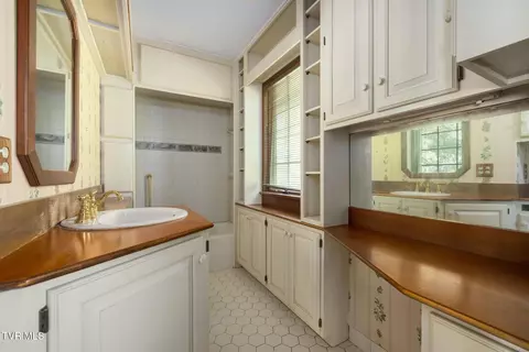Bath - 35000 Barrtree Lane Glade Spring Va 24340, Glade Spring, VA 24340 photo 1 of 2