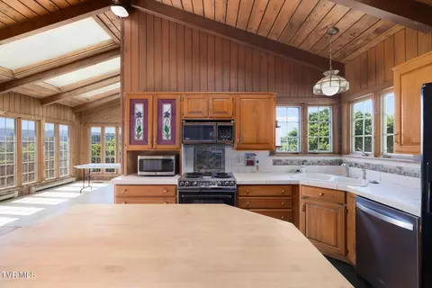 Kitchen - 35000 Barrtree Lane Glade Spring Va 24340, Glade Spring, VA 24340 photo 3 of 4