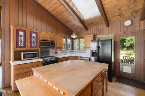 Kitchen - 35000 Barrtree Lane Glade Spring Va 24340, Glade Spring, VA 24340 photo 2 of 4
