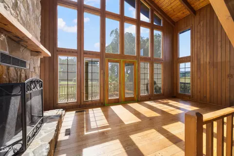 Living - 35000 Barrtree Lane Glade Spring Va 24340, Glade Spring, VA 24340 photo 3 of 5