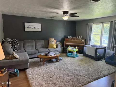 Living - 602 NE Liberty Lane Wise Va 24293, Wise, VA 24293 photo 2 of 2