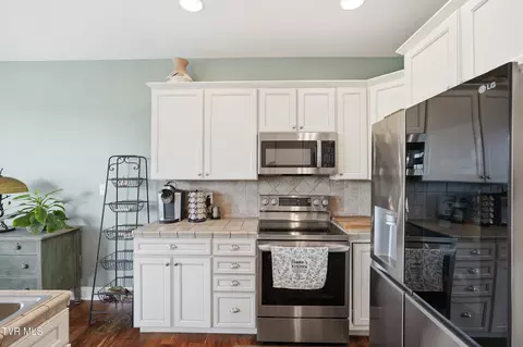 Kitchen - 24327 Eagle Site Drive Abingdon Va 24211, Abingdon, VA 24211 photo 4 of 6