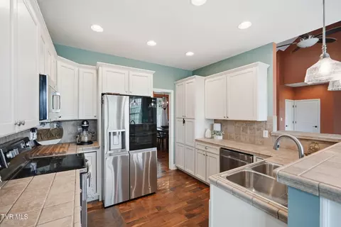 Kitchen - 24327 Eagle Site Drive Abingdon Va 24211, Abingdon, VA 24211 photo 2 of 6