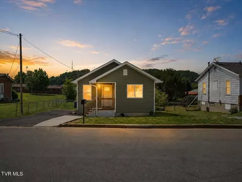 909 Pine Grove Avenue Johnson City Tn 37601, Johnson City, TN 37601