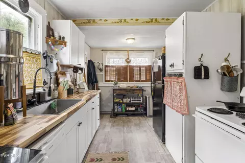 Kitchen - 210 Florida Avenue Erwin Tn 37650, Erwin, TN 37650 photo 1 of 3