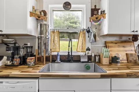 Kitchen - 210 Florida Avenue Erwin Tn 37650, Erwin, TN 37650 photo 3 of 3