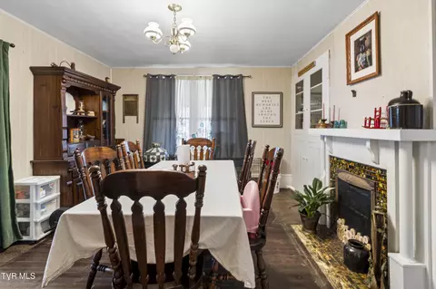 Dining - 210 Florida Avenue Erwin Tn 37650, Erwin, TN 37650 photo 2 of 3