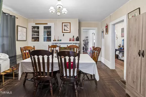Dining - 210 Florida Avenue Erwin Tn 37650, Erwin, TN 37650 photo 3 of 3