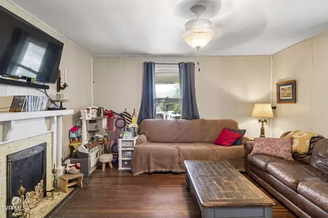 Living - 210 Florida Avenue Erwin Tn 37650, Erwin, TN 37650 photo 1 of 3