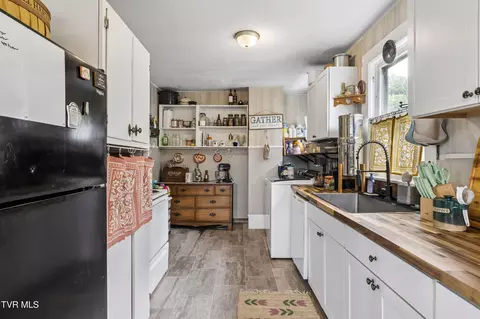 Kitchen - 210 Florida Avenue Erwin Tn 37650, Erwin, TN 37650 photo 2 of 3