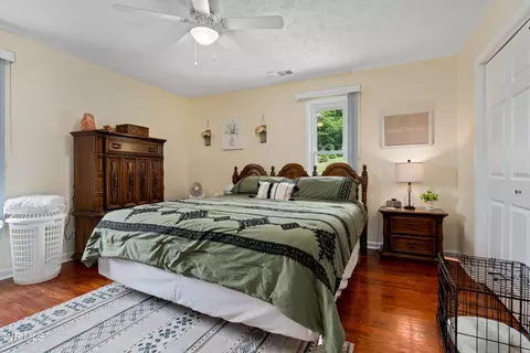 Bedroom - 3433 Highway 81 Fall Branch Tn 37656, Fall Branch, TN 37656 photo 1 of 6