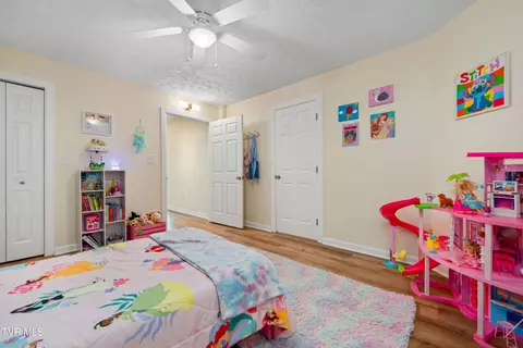 Bedroom - 3433 Highway 81 Fall Branch Tn 37656, Fall Branch, TN 37656 photo 4 of 6