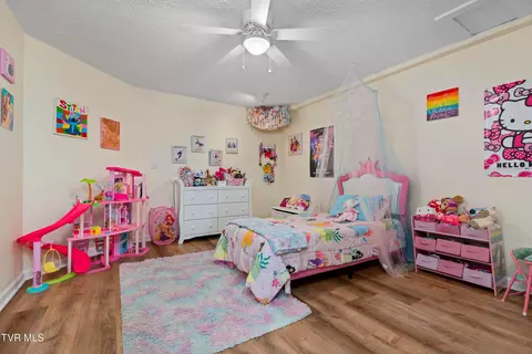 Bedroom - 3433 Highway 81 Fall Branch Tn 37656, Fall Branch, TN 37656 photo 3 of 6