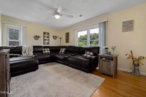 Living - 3433 Highway 81 Fall Branch Tn 37656, Fall Branch, TN 37656 photo 1 of 2