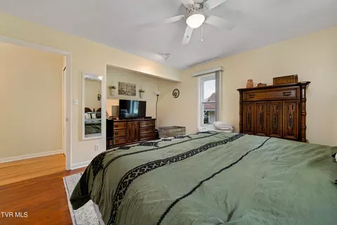 Bedroom - 3433 Highway 81 Fall Branch Tn 37656, Fall Branch, TN 37656 photo 2 of 6