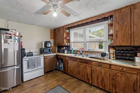 Kitchen - 1903 Pleasant Ridge School Road Talbott Tn 37877, Talbott, TN 37877 photo 3 of 3