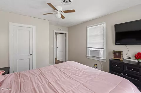 Bedroom - 1903 Pleasant Ridge School Road Talbott Tn 37877, Talbott, TN 37877 photo 2 of 2
