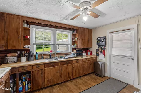 Kitchen - 1903 Pleasant Ridge School Road Talbott Tn 37877, Talbott, TN 37877 photo 2 of 3