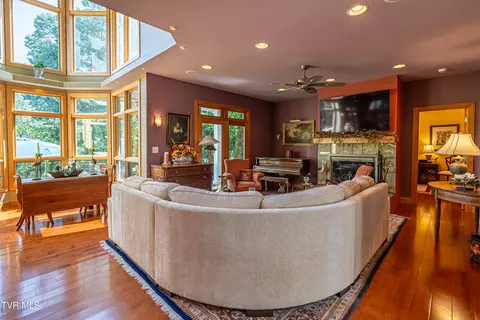 Living - 25586 Cornelius Drive Abingdon Va 24211, Abingdon, VA 24211 photo 4 of 4