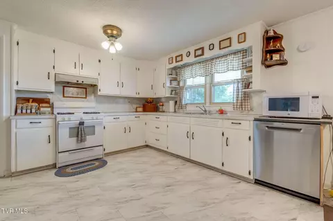 Kitchen - 1109 Opekiska Extension Erwin Tn 37650, Erwin, TN 37650 photo 3 of 3