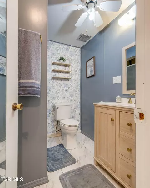 Bath - 1109 Opekiska Extension Erwin Tn 37650, Erwin, TN 37650 photo 1 of 2