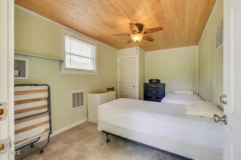 Bedroom - 10262 Horton Ford Road Eidson Tn 37731, Eidson, TN 37731 photo 2 of 3