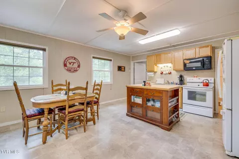 Kitchen - 10262 Horton Ford Road Eidson Tn 37731, Eidson, TN 37731 photo 1 of 4