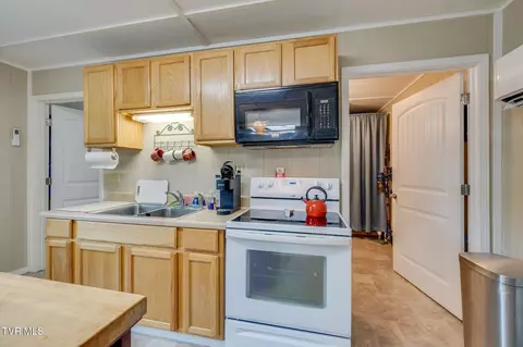 Kitchen - 10262 Horton Ford Road Eidson Tn 37731, Eidson, TN 37731 photo 4 of 4