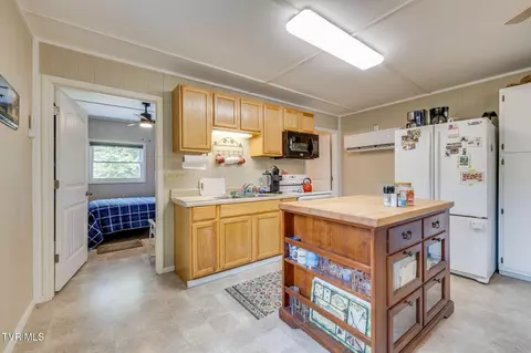 Kitchen - 10262 Horton Ford Road Eidson Tn 37731, Eidson, TN 37731 photo 2 of 4