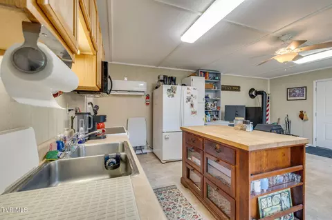 Kitchen - 10262 Horton Ford Road Eidson Tn 37731, Eidson, TN 37731 photo 3 of 4