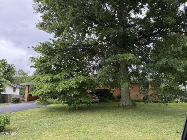 2211 N Greenwood Drive Johnson City Tn 37604, Johnson City, TN 37604